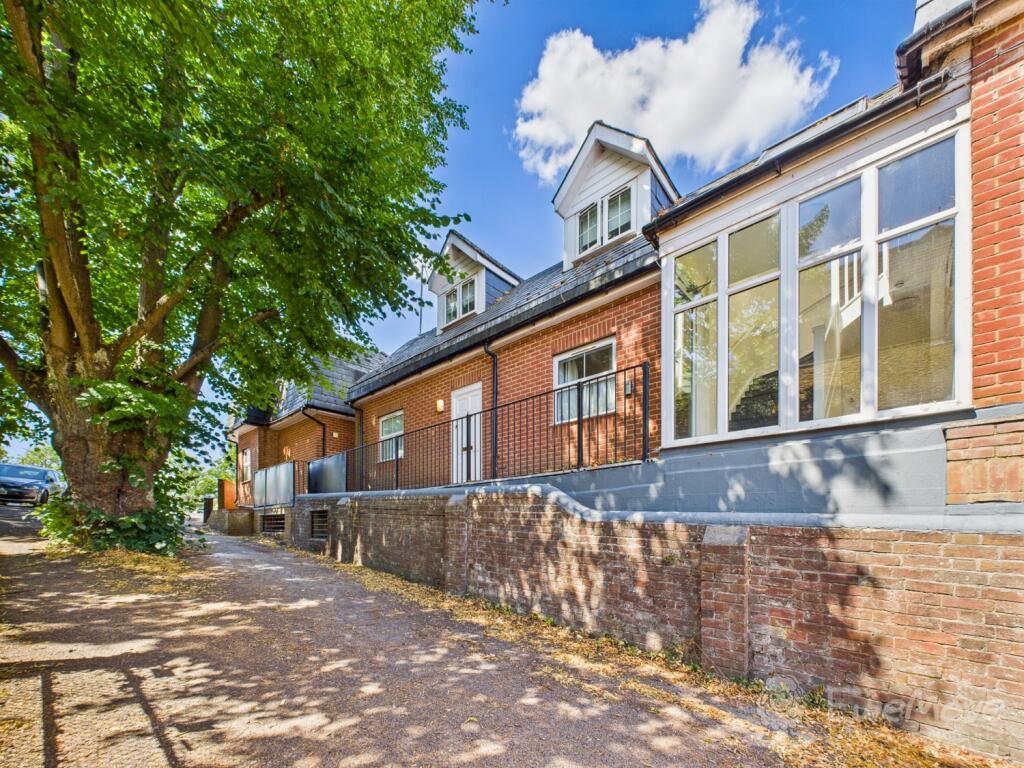 2-bed terraced on Prime View Court Turk Street, Alton, Hampshire, GU34, £190,000