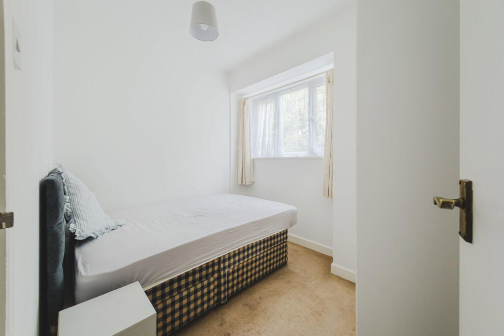 Apartment in Swindon - View 5