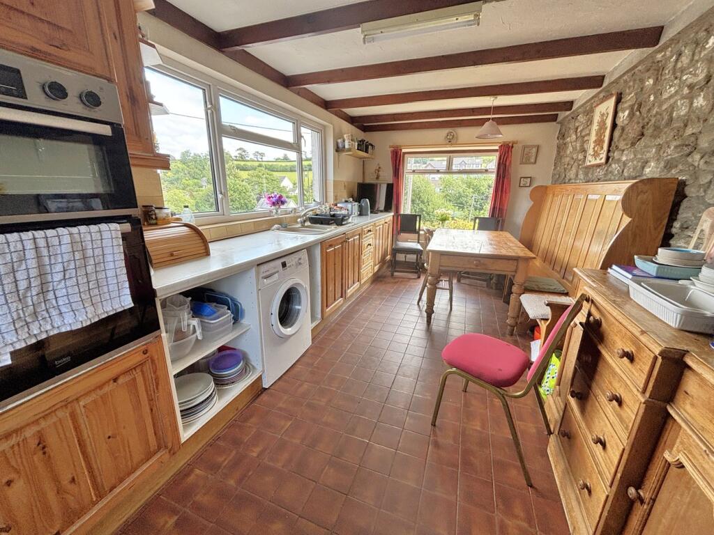 Croesyceiliog , Carmarthen, SA32 photo 3