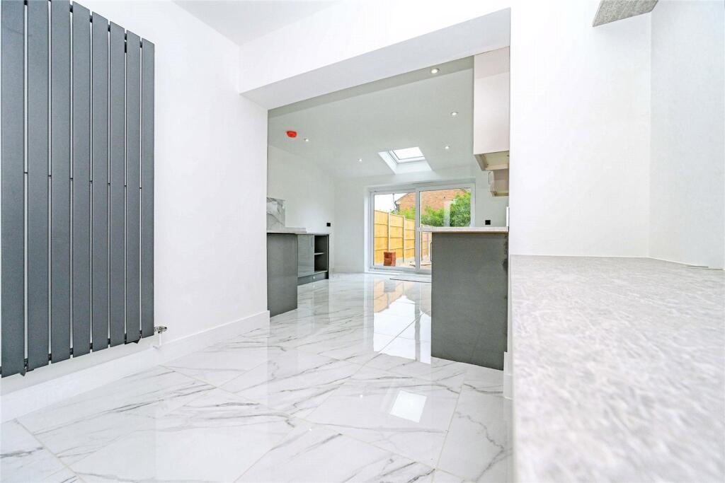 House in Luton - View 5