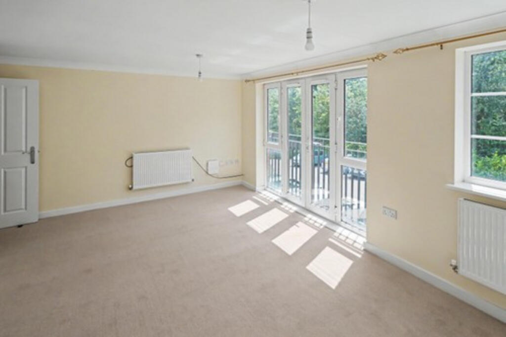 Apartment in Northampton, Grange Park - View 5