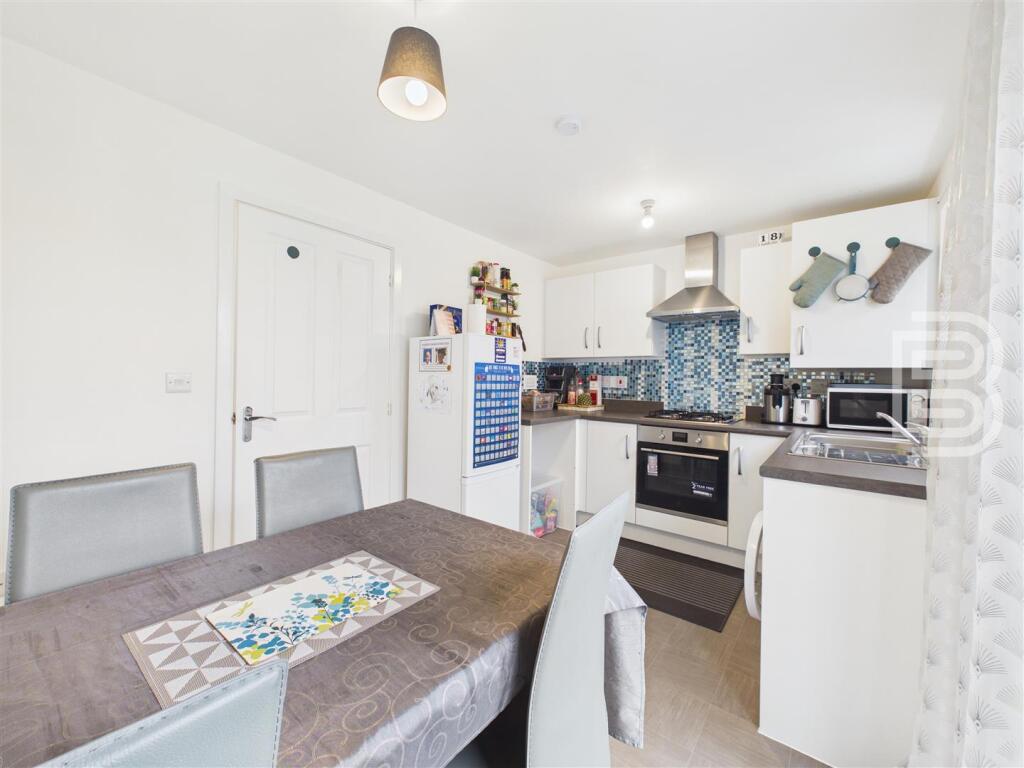 Chervil Way, Rugby photo 4