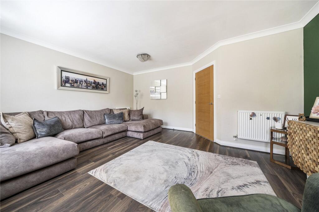 House in Wokingham, Cavendish Park, Emmbrook - View 3
