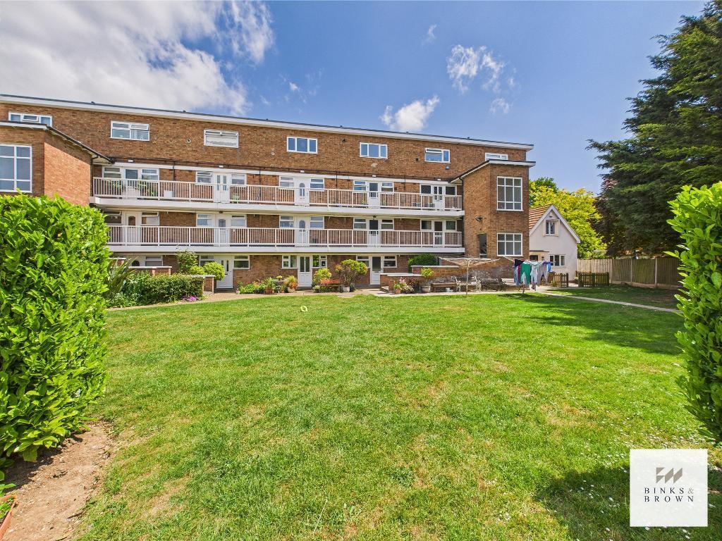 2-bed flat on Finches Close, Corringham, Essex, SS17 9BX, £230,000