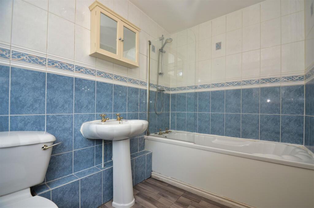 House in Ryde, Oakfield - More