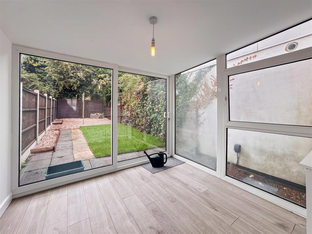 House in Blaby, Narborough - View 4