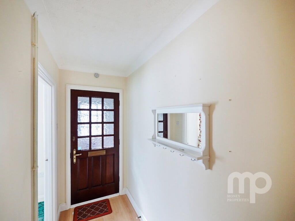 18 Long Lane, Detached Bungalow in Desirable Area, Mulbarton, Norwich, Norfolk photo 4