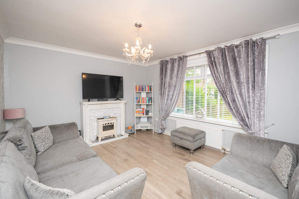 31 Netherwood Court, Westfield, Cumbernauld, North Lanarkshire photo 2