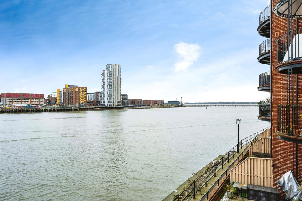 Apartment in Southampton - View 5