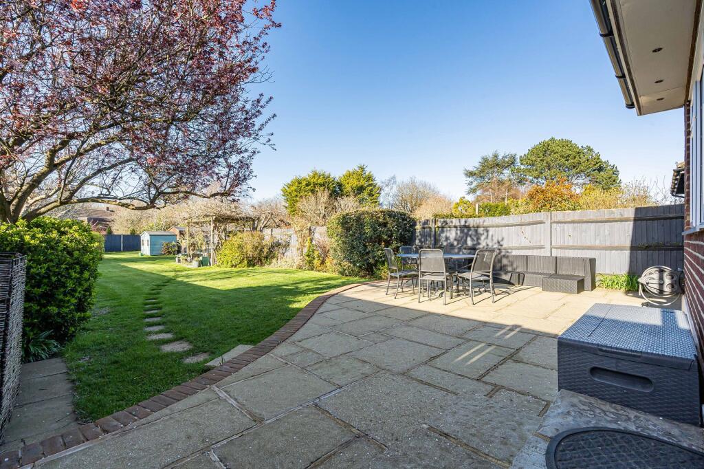 Culverhay, Ashtead, KT21 photo 4