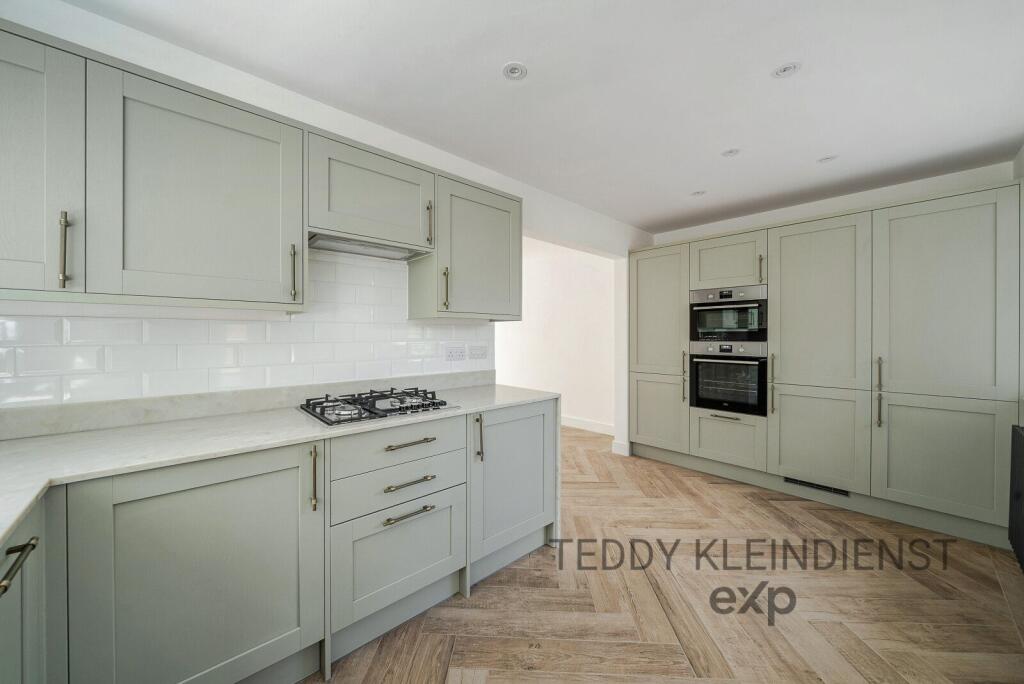 House in Elmbridge, Surrey - View 5