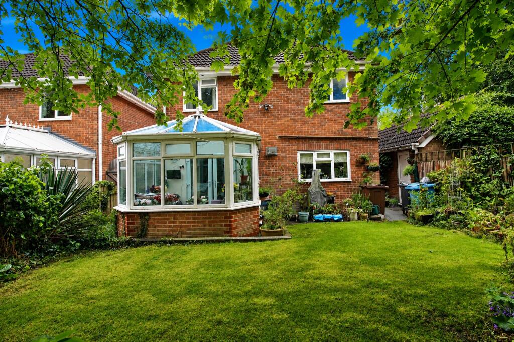 Highfield, Sutton, Village,  Kingston Upon Hull photo 4