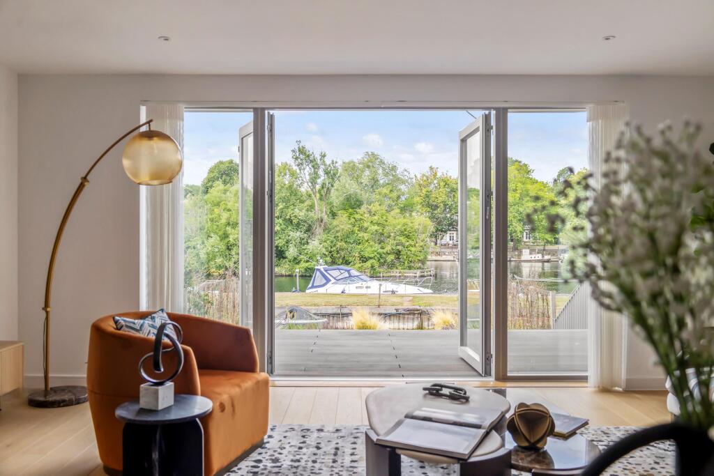 House in Slough - View 4