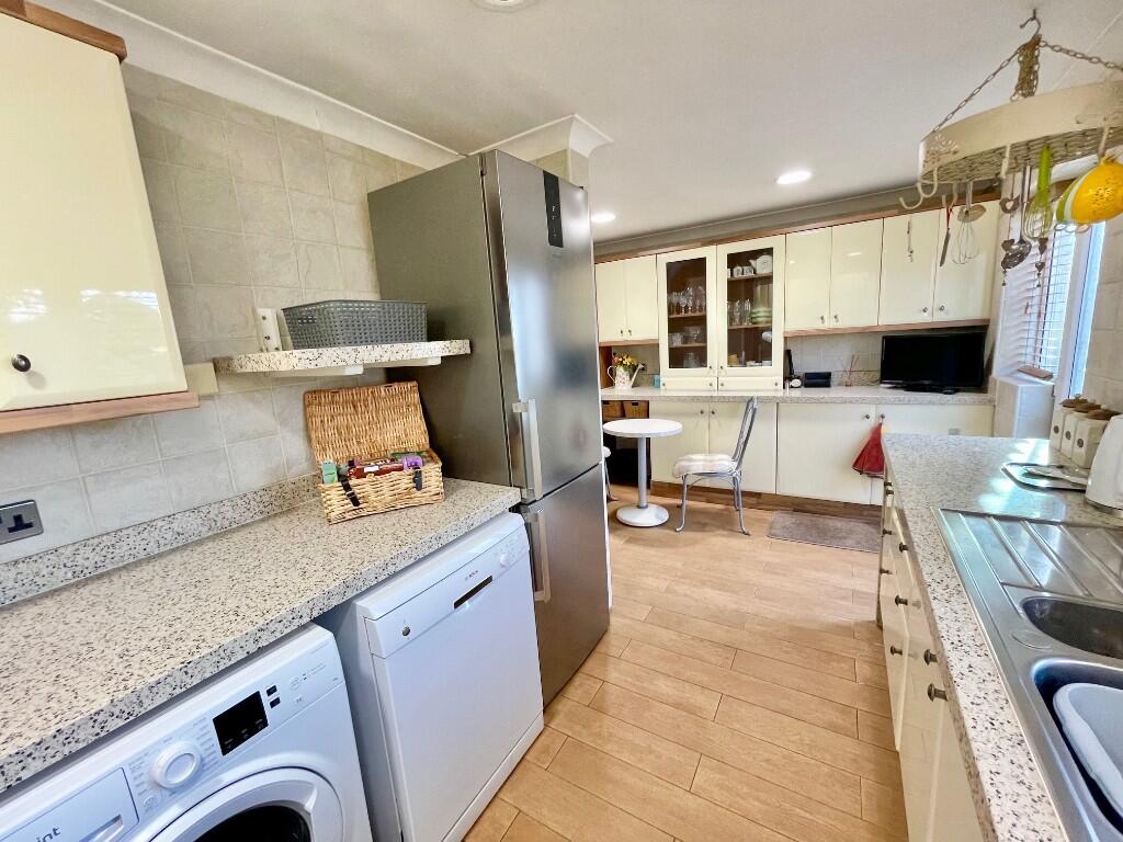 Orchard Grove, Leigh-On-Sea, Essex, SS9 photo 3