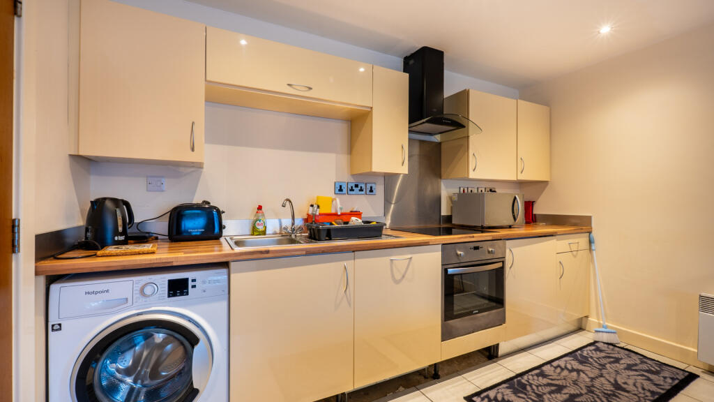Apartment in Douglas, Willaston - View 4