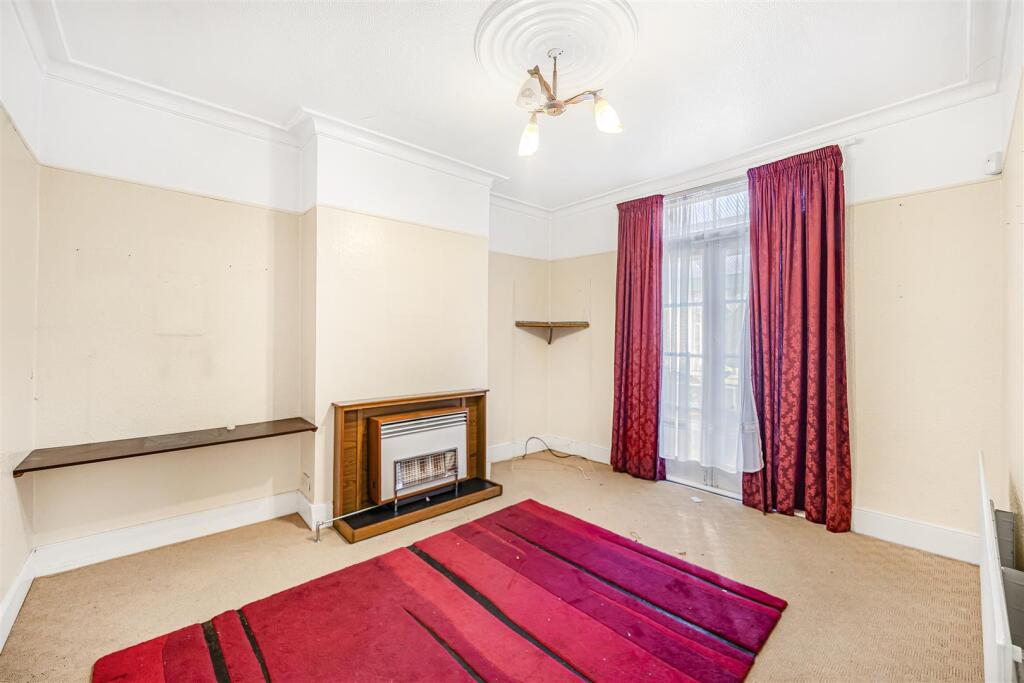 Sandringham Road, Wood Green, N22 photo 3