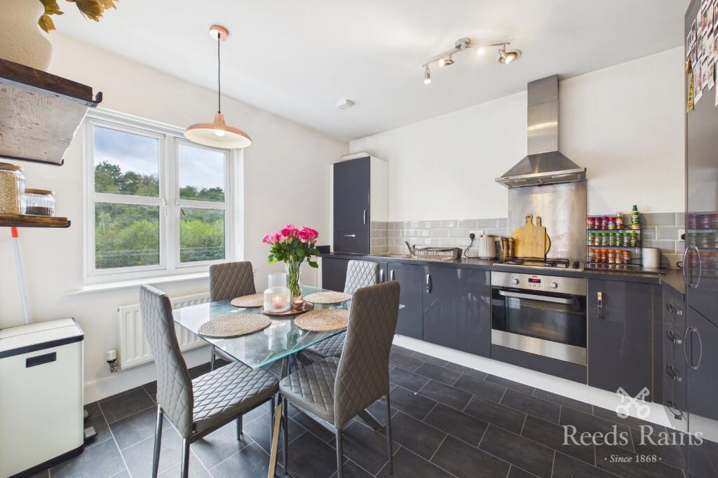 Apartment in Leeds, Middleton - View 4