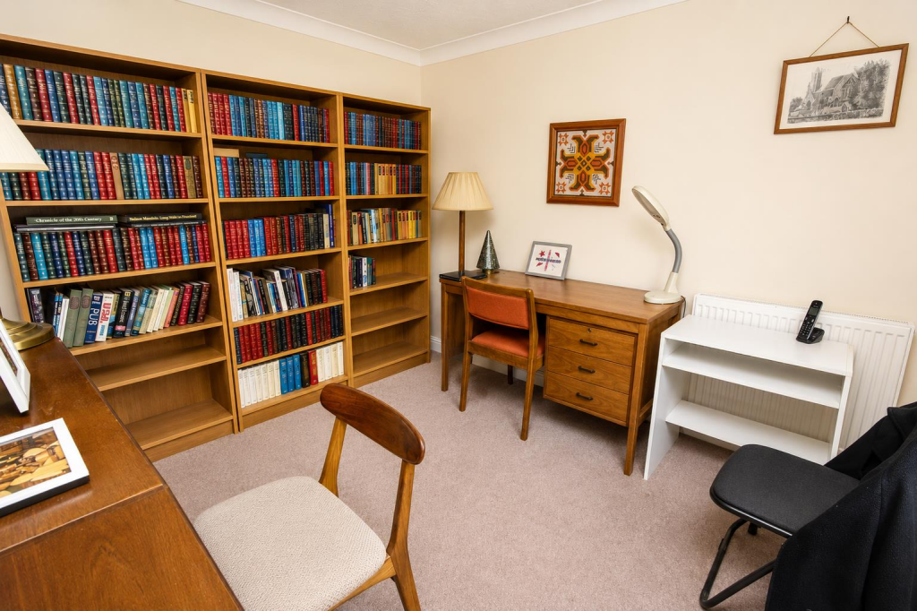 Meadowside, Tilehurst, Reading - Повеќе