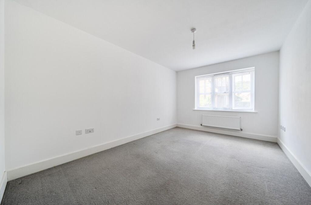 Apartment in Redhill - More