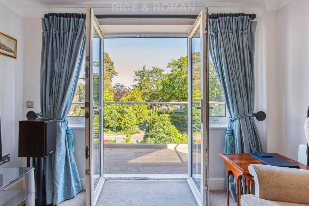 Apartment in Sunningdale, Windsor and Maidenhead - More
