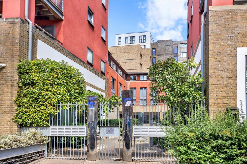 Apartment in London - More