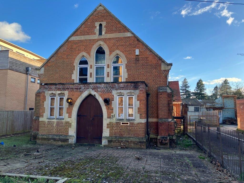 Main image of property: 31 West Way, Botley, Oxford, OX2 0JE
