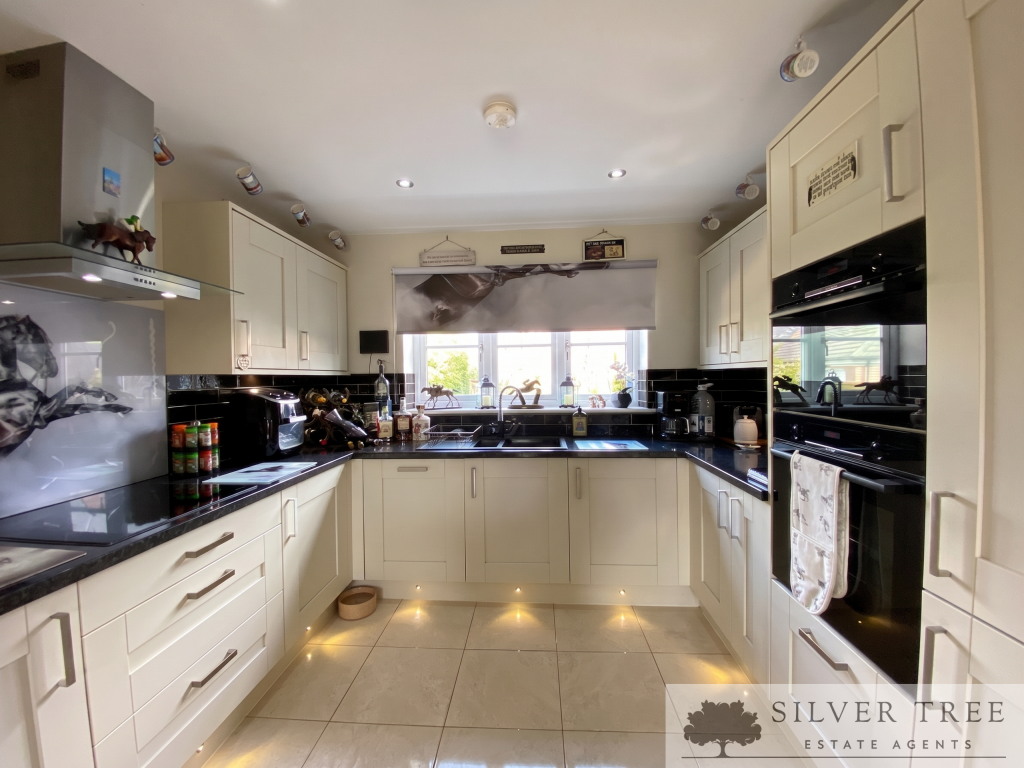 Howgate Drive, Eastfield, Scarborough, North Yorkshire photo 4