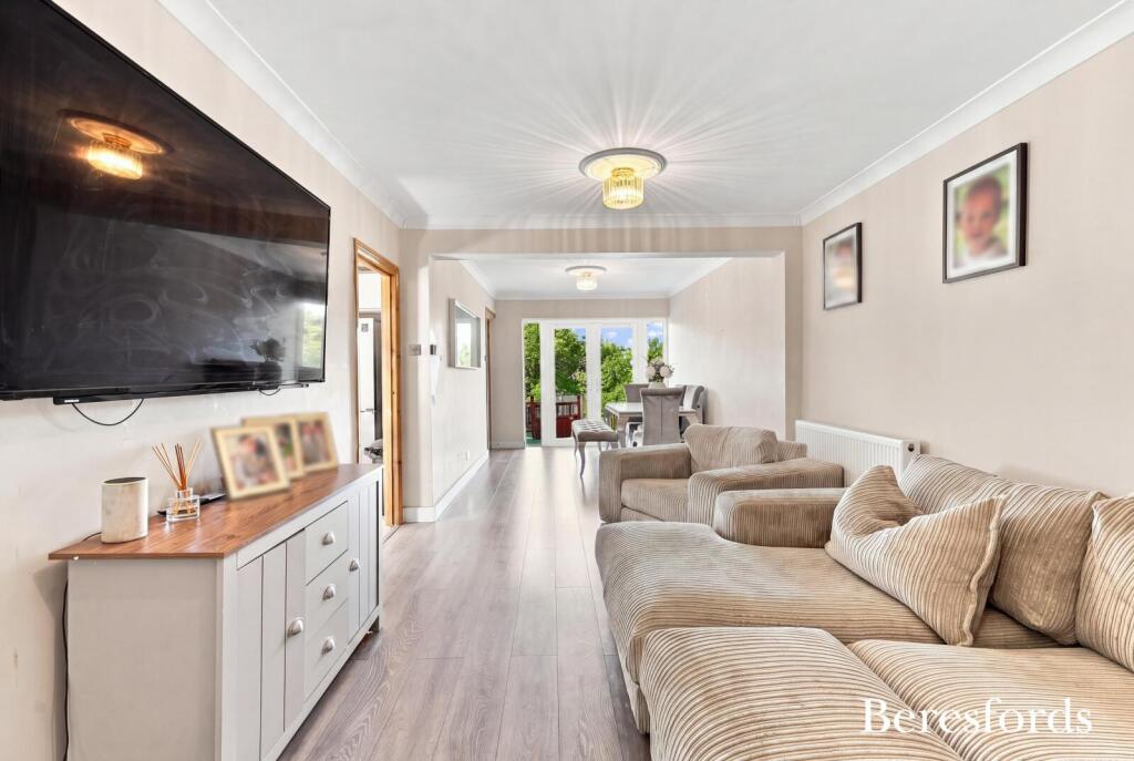 House in London, Upminster Bridge, Upminster - View 4