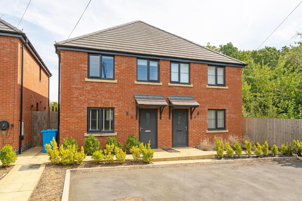 Main image of property: Valentine Lane , Desborough, Northamptonshire, NN14 2FQ