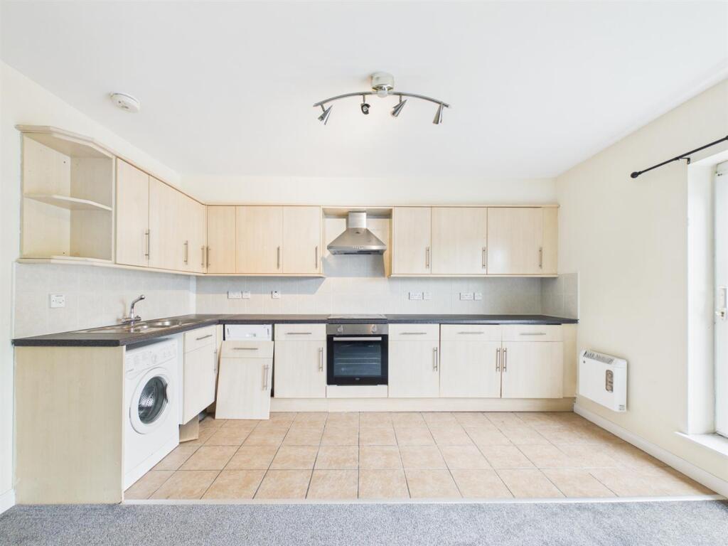 Apartment in North Tyneside, North East - View 3