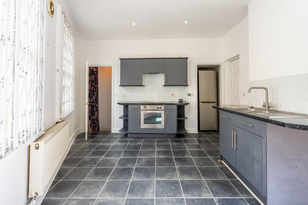House in Chatham, Medway - View 5