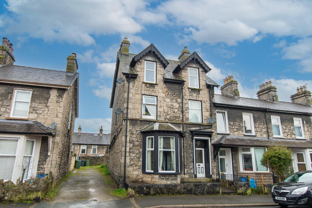 Main image of property: 26b Park Avenue, Kendal, Cumbria, LA9 5QW