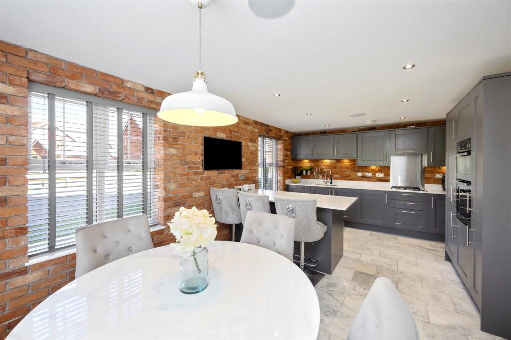 Gladiolus Grove, Worthing, West Sussex, BN13 photo 2