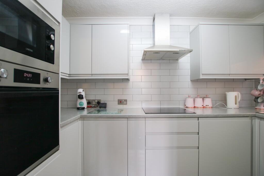 Reading Road, Wokingham, RG41 photo 3