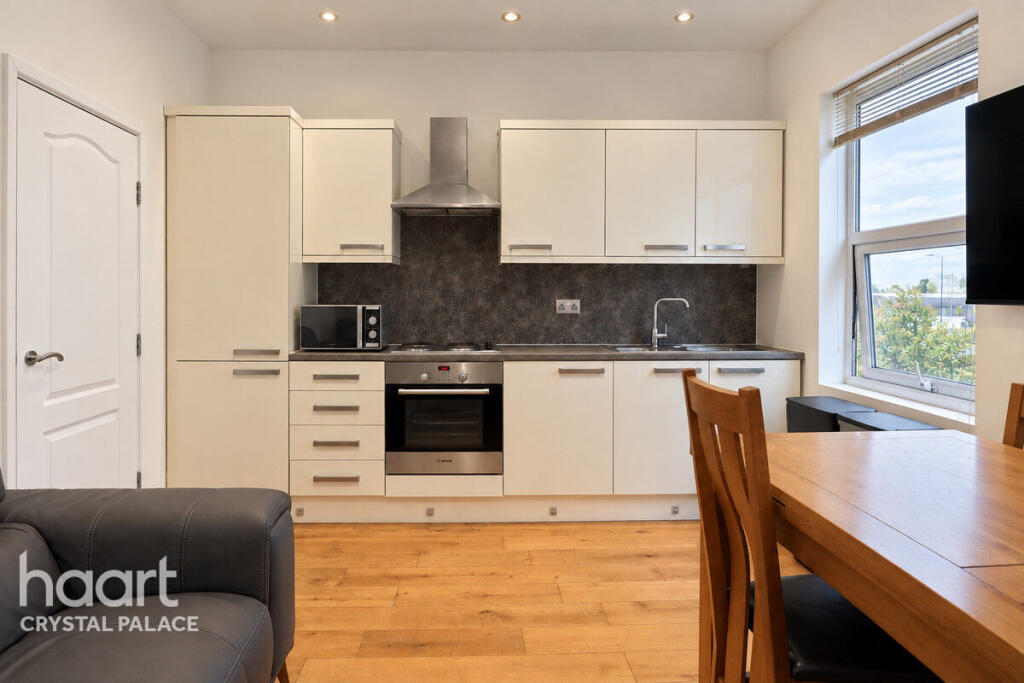 Apartment in London - View 5