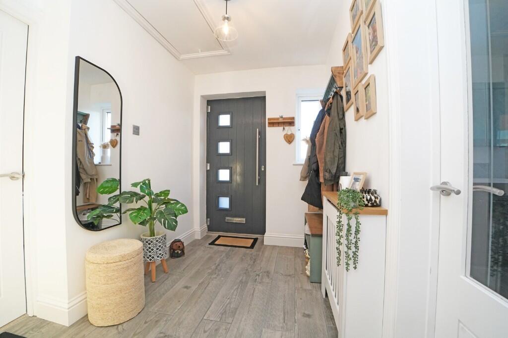 Folly Crescent, Highworth, SN6 7JW photo 4