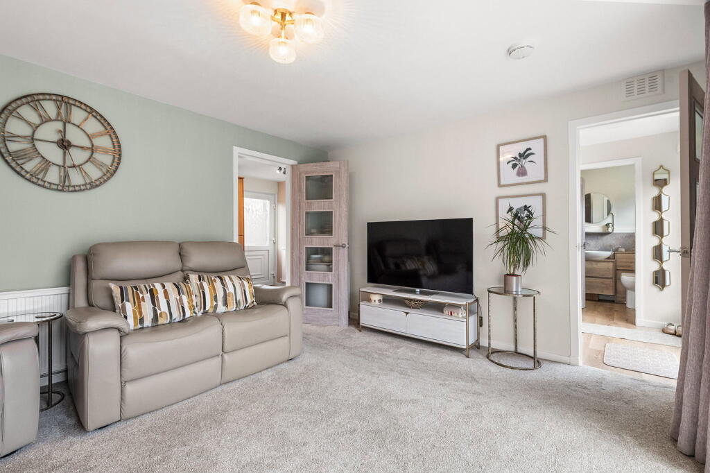 27 Lathallan Drive, Polmont, FK2 0PD photo 3