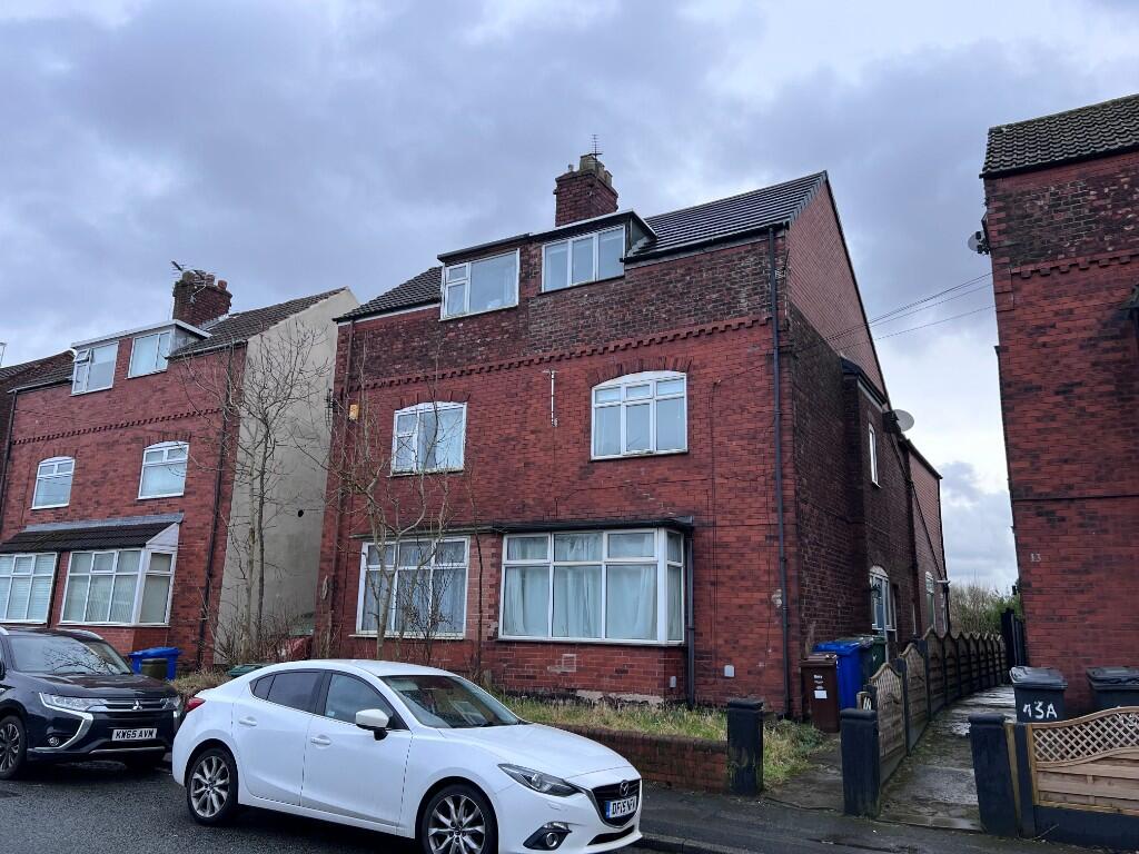 Main image of property: 11a Kingswood Road, Manchester, Greater Manchester, M25 3AB
