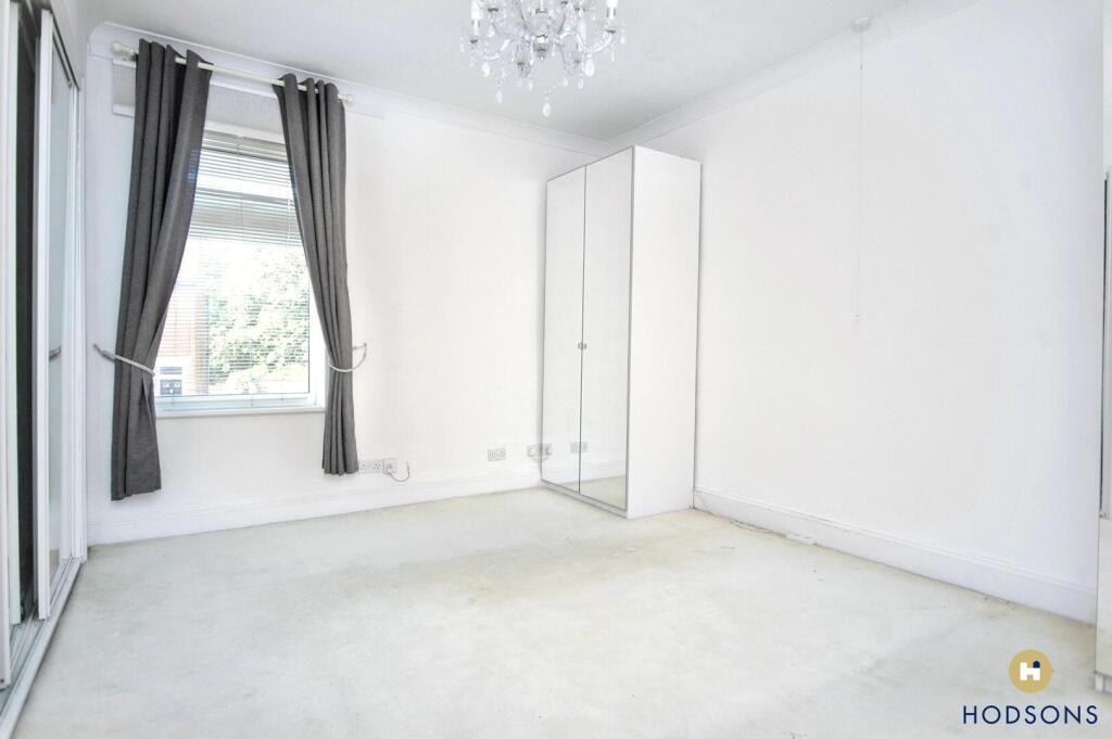House in Wakefield, Crigglestone - More