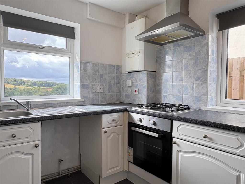 House in Kirklees, Kirkburton - View 5