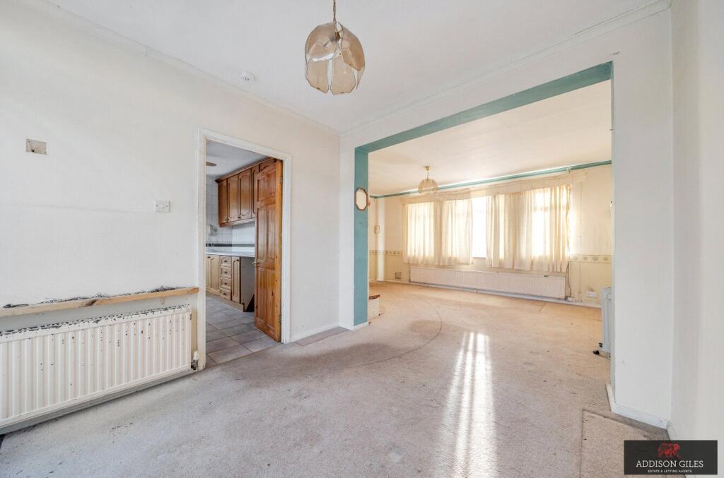 Woodford Way, Slough, Berkshire, SL2 photo 3