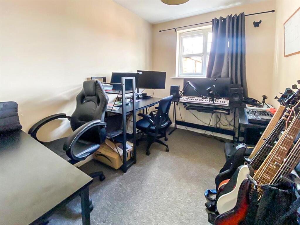 Apartment in Coventry - More