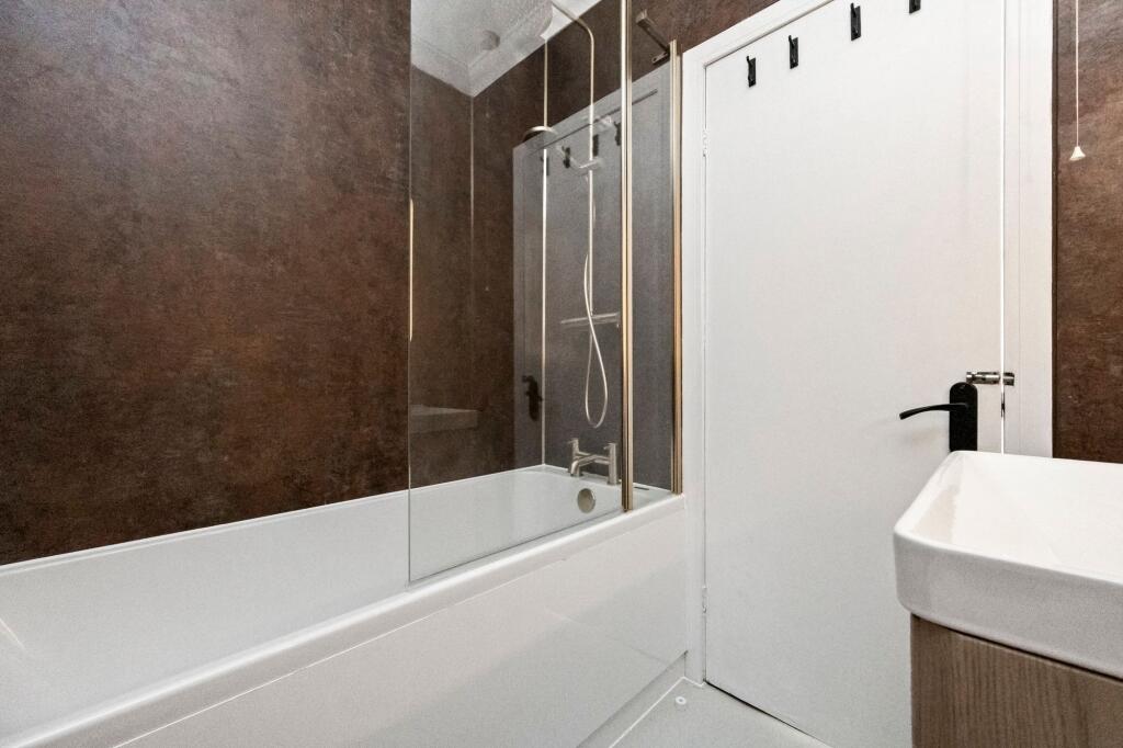 Apartment in Hove - View 4
