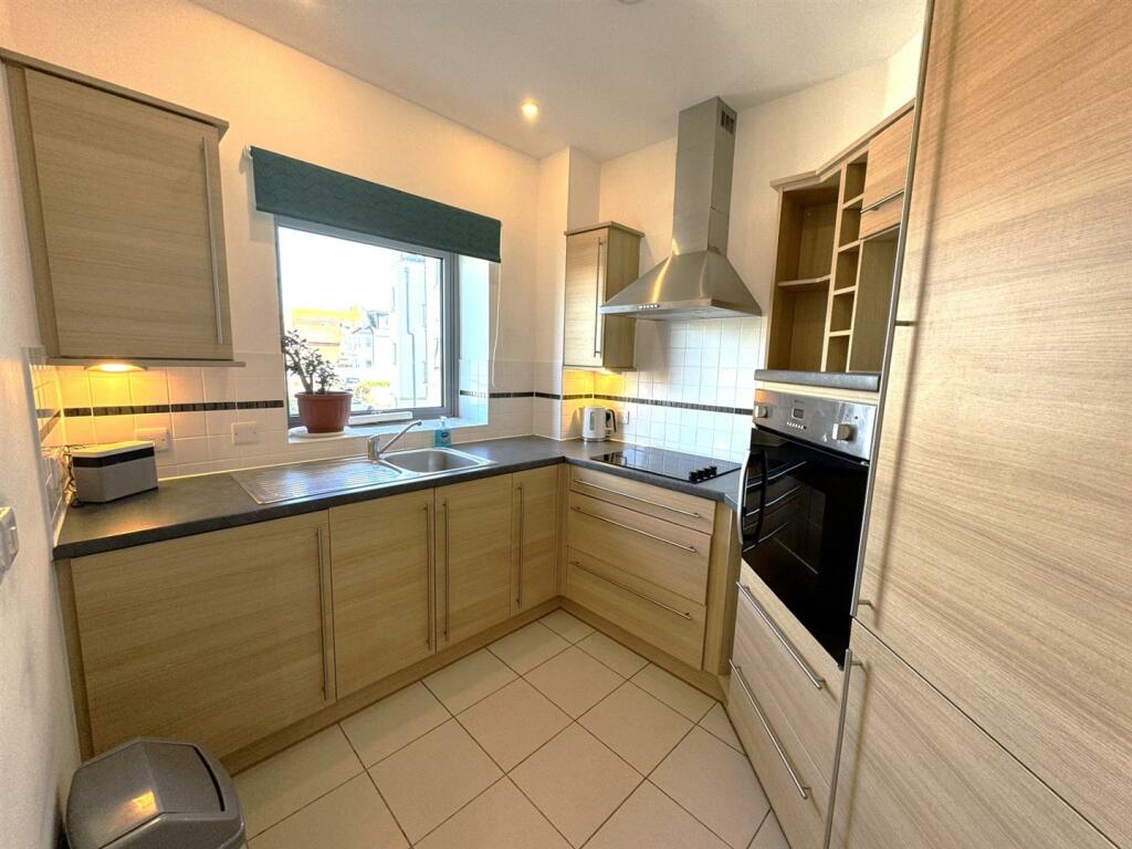 Eversley Court Dane Road, Seaford photo 3