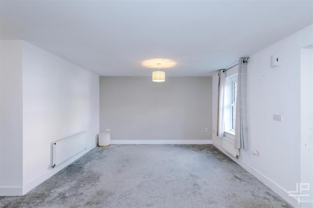 Apartment in Wigan, Westleigh - View 2