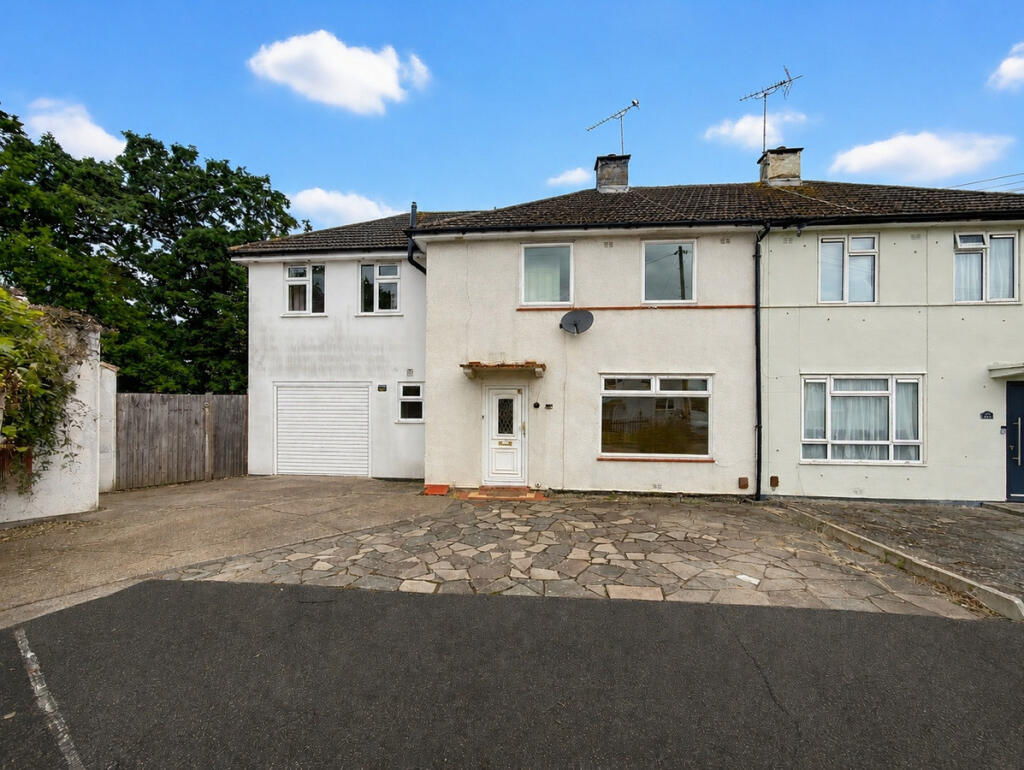 Main image of property: Harridge Close, Leigh-on-sea, SS9 4
