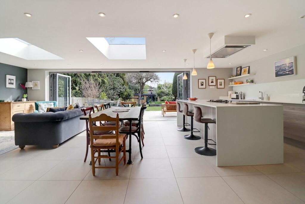 Thistledene, Thames Ditton, KT7 - View 4