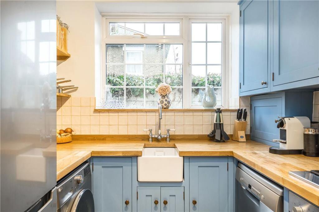 Apartment in London, Mortlake - More