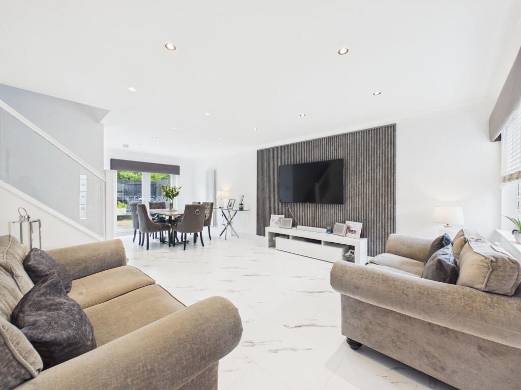 House in Bothwell, Springwells, Burnbank - View 3