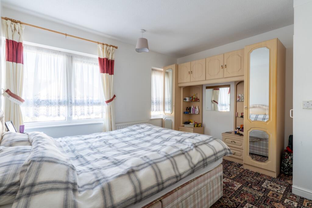 House in Gravesham, Gravesend - More
